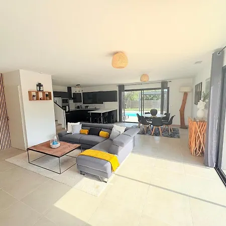 Somptueuse Luxueuse Piscine Jacuzzi Teyran